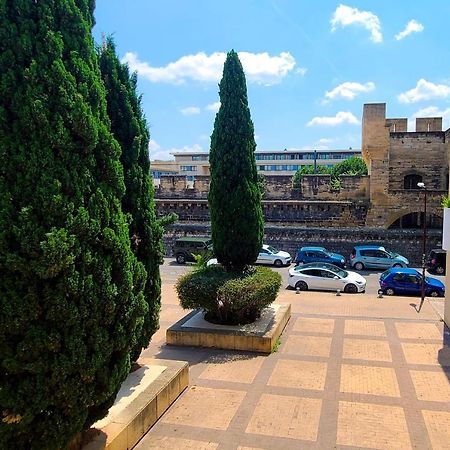 Appartamento Regard Sur Les Remparts - Terrasse & Parking Avignone Esterno foto