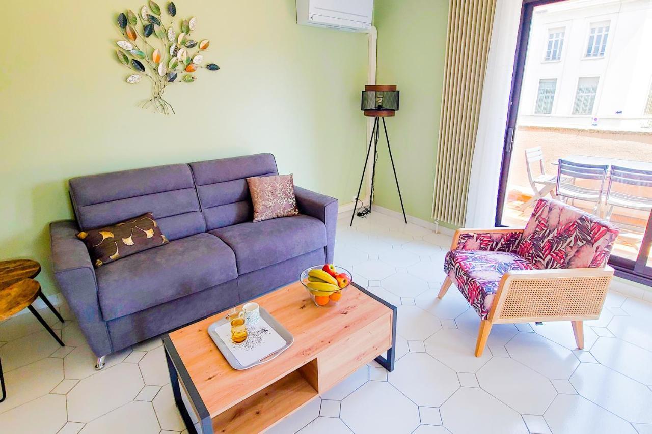 Appartamento Regard Sur Les Remparts - Terrasse & Parking Avignone Esterno foto