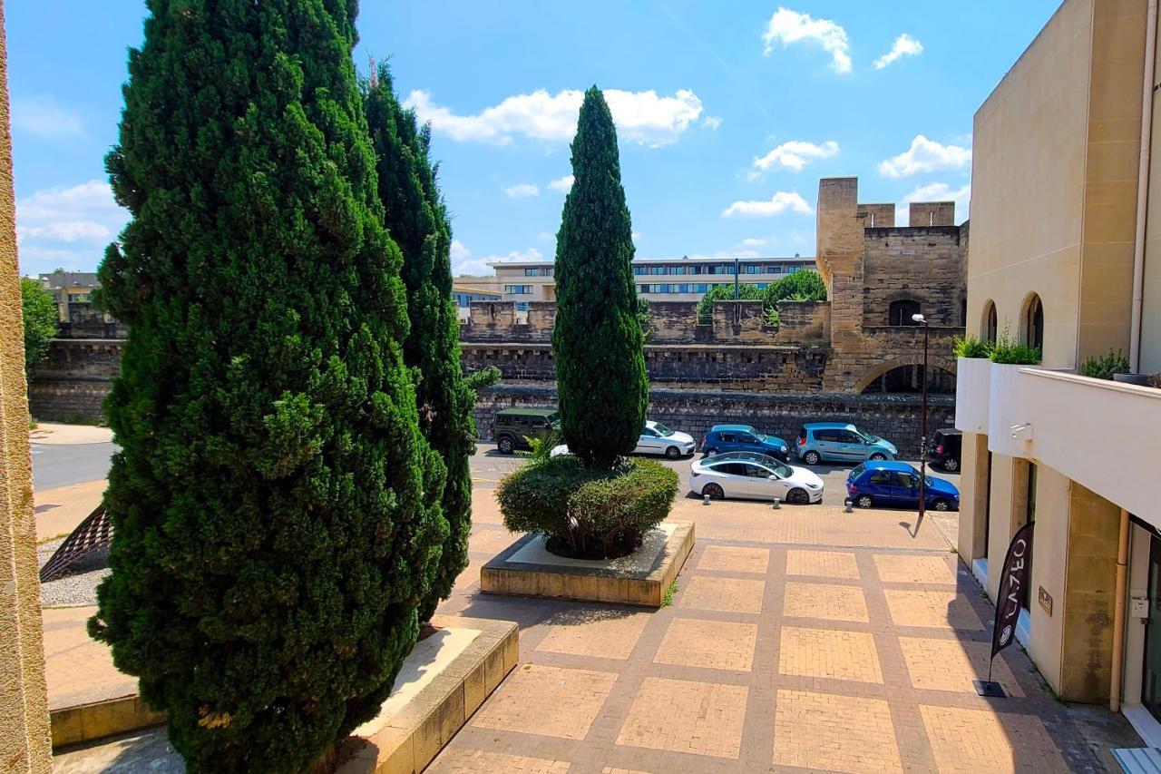 Appartamento Regard Sur Les Remparts - Terrasse & Parking Avignone Esterno foto