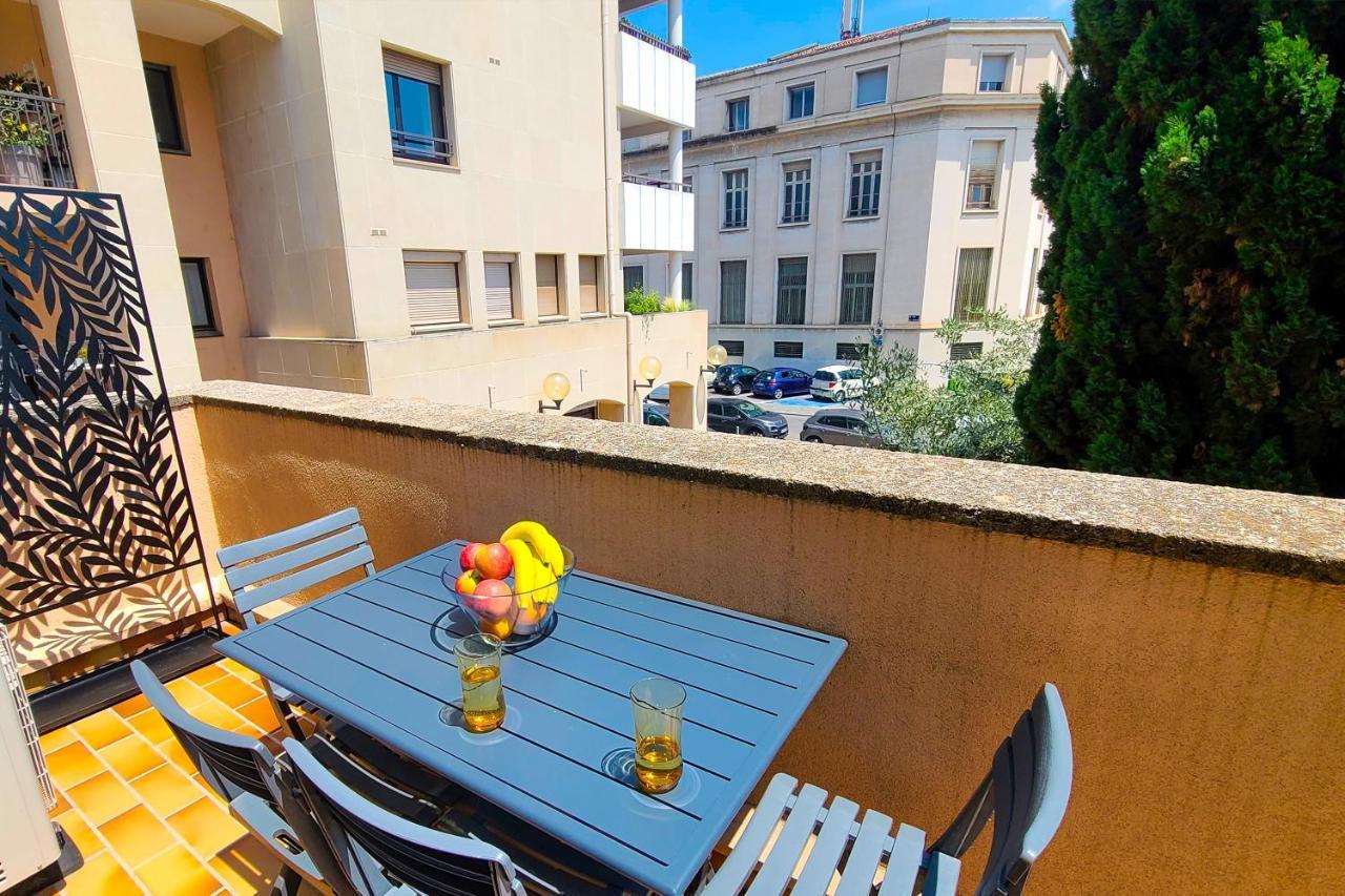 Appartamento Regard Sur Les Remparts - Terrasse & Parking Avignone Esterno foto