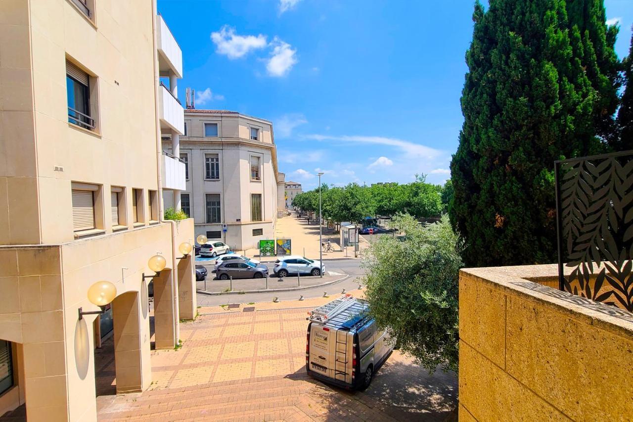 Appartamento Regard Sur Les Remparts - Terrasse & Parking Avignone Esterno foto
