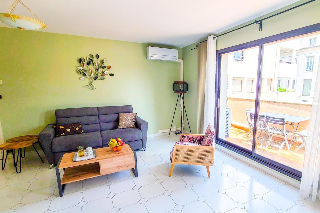 Appartamento Regard Sur Les Remparts - Terrasse & Parking Avignone Esterno foto
