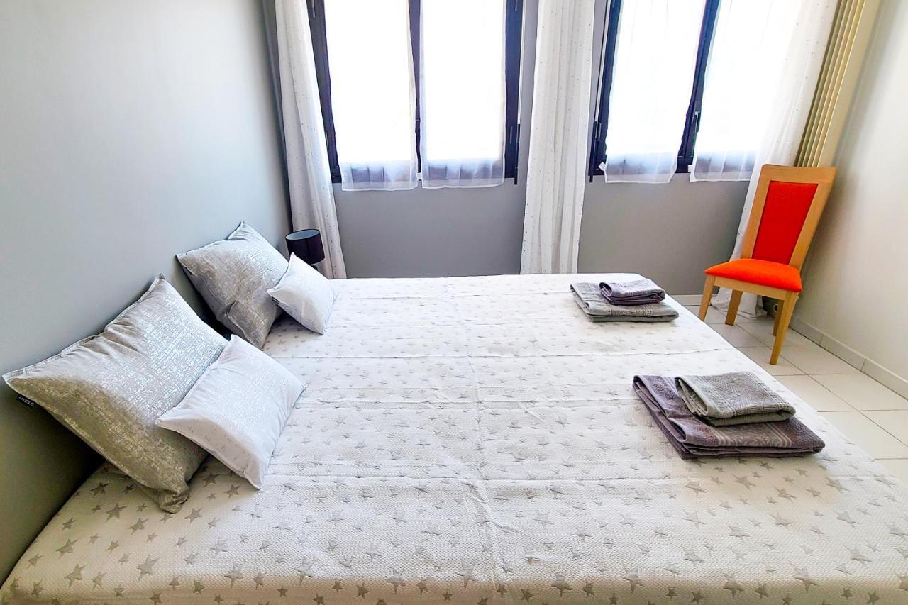 Appartamento Regard Sur Les Remparts - Terrasse & Parking Avignone Esterno foto